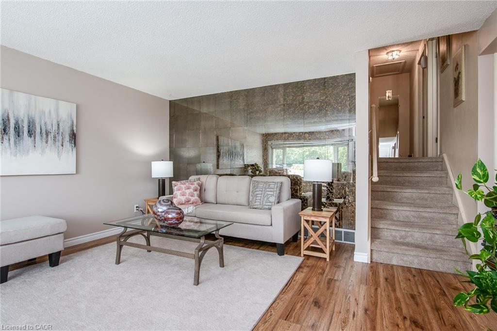 153 Pinedale Drive, Kitchener, ON - Indoor Photo Showing Living Room