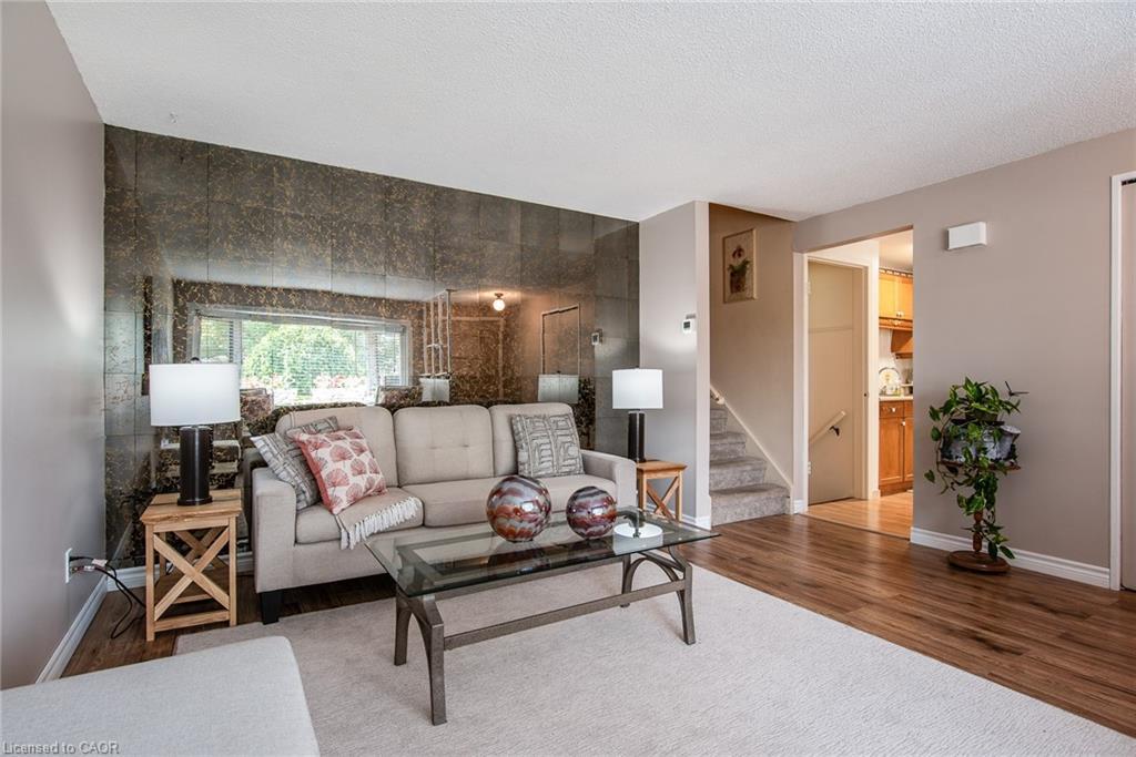 153 Pinedale Drive, Kitchener, ON - Indoor Photo Showing Living Room