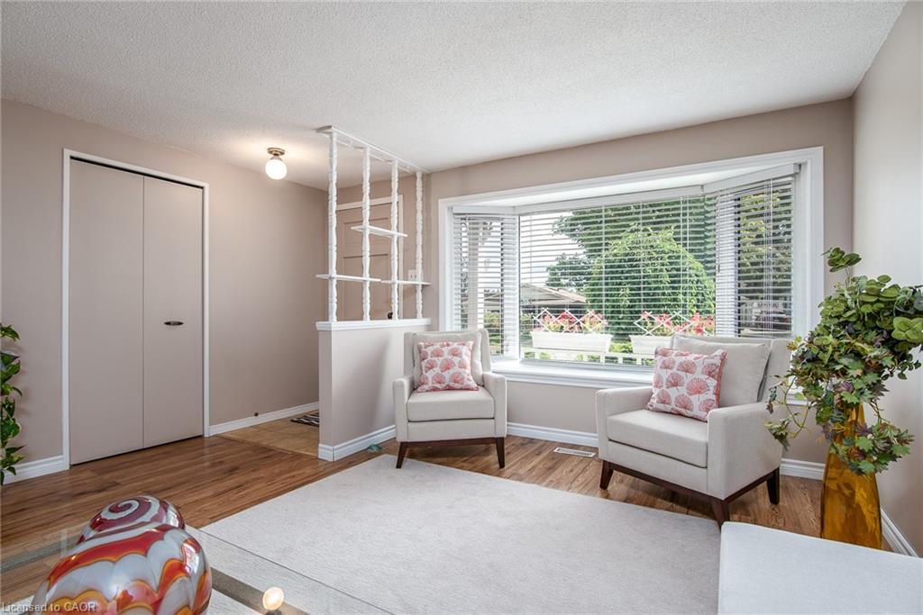 153 Pinedale Drive, Kitchener, ON - Indoor Photo Showing Living Room