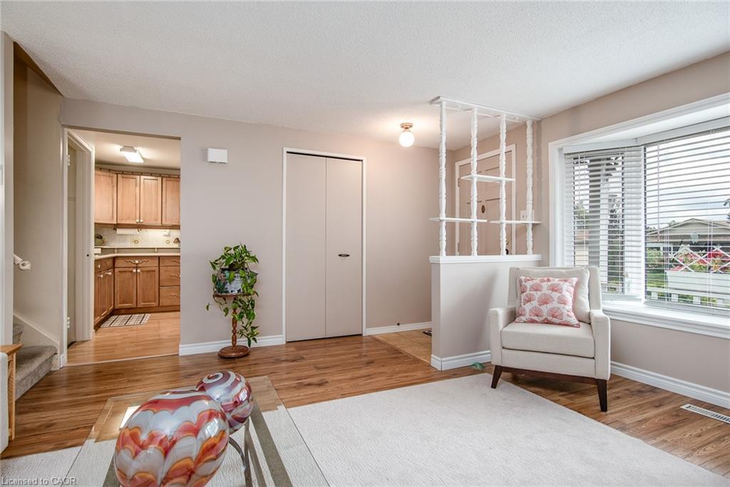 153 Pinedale Drive, Kitchener, ON - Indoor Photo Showing Living Room