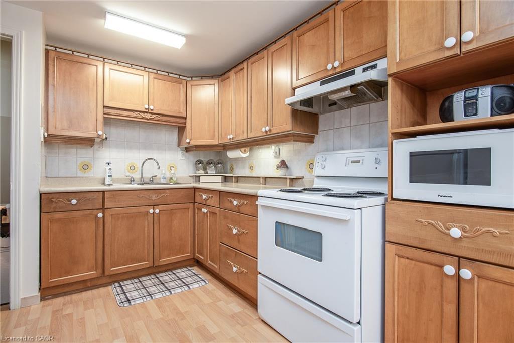 153 Pinedale Drive, Kitchener, ON - Indoor Photo Showing Kitchen