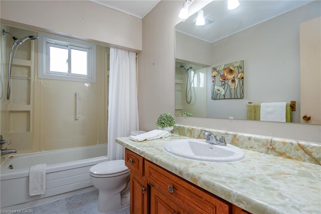 153 Pinedale Drive, Kitchener, ON - Indoor Photo Showing Bathroom