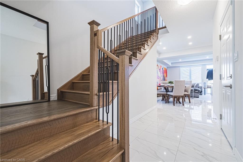 21 Zoe Lane, Binbrook, ON - Indoor Photo Showing Other Room