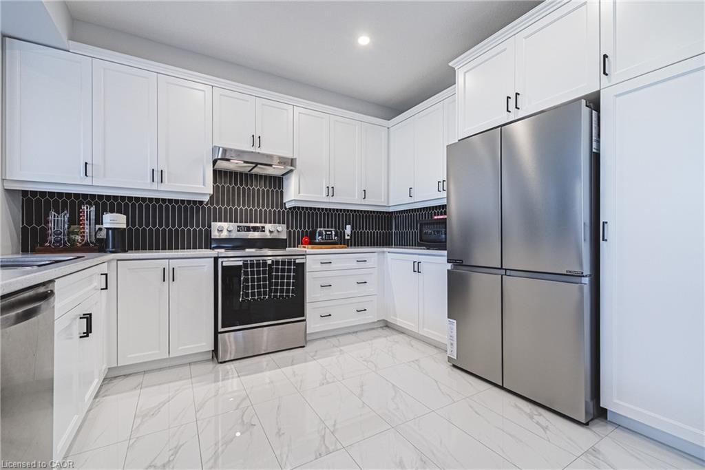 21 Zoe Lane, Binbrook, ON - Indoor Photo Showing Kitchen With Stainless Steel Kitchen