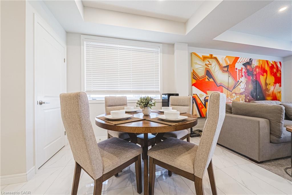 21 Zoe Lane, Binbrook, ON - Indoor Photo Showing Dining Room