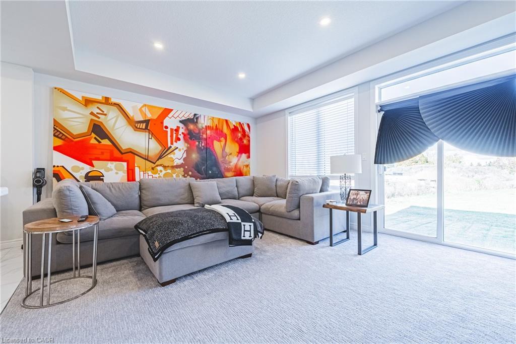 21 Zoe Lane, Binbrook, ON - Indoor Photo Showing Living Room