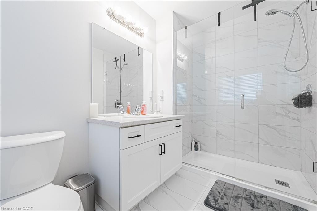 21 Zoe Lane, Binbrook, ON - Indoor Photo Showing Bathroom