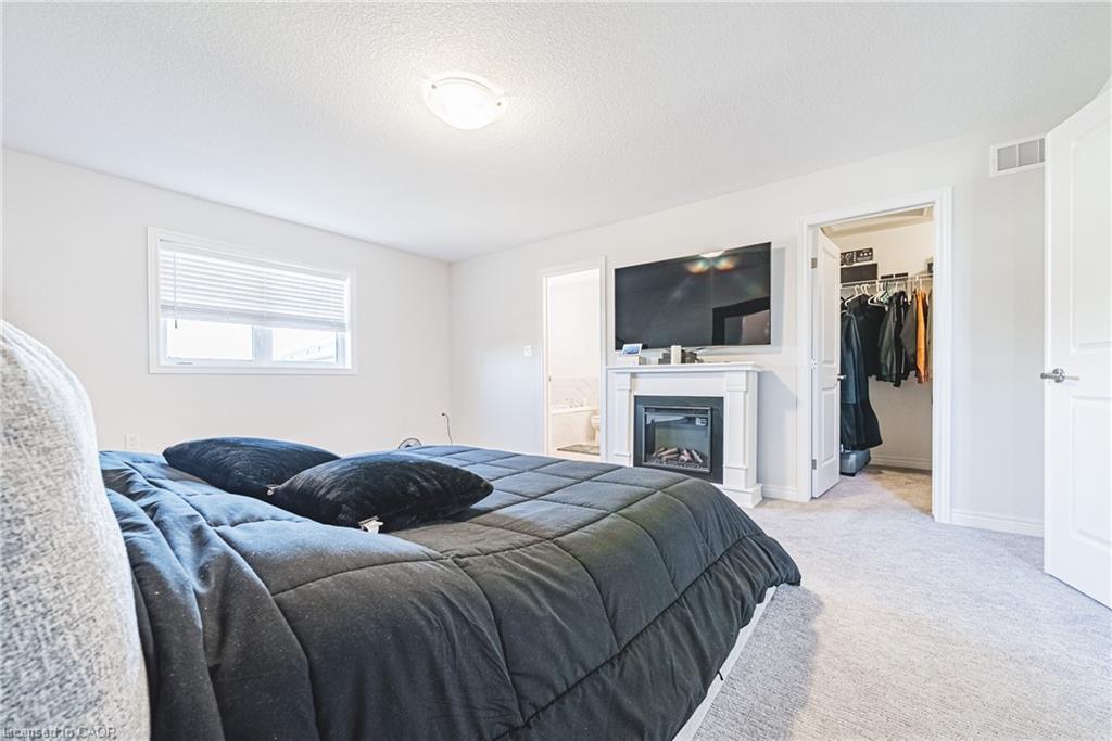 21 Zoe Lane, Binbrook, ON - Indoor Photo Showing Bedroom