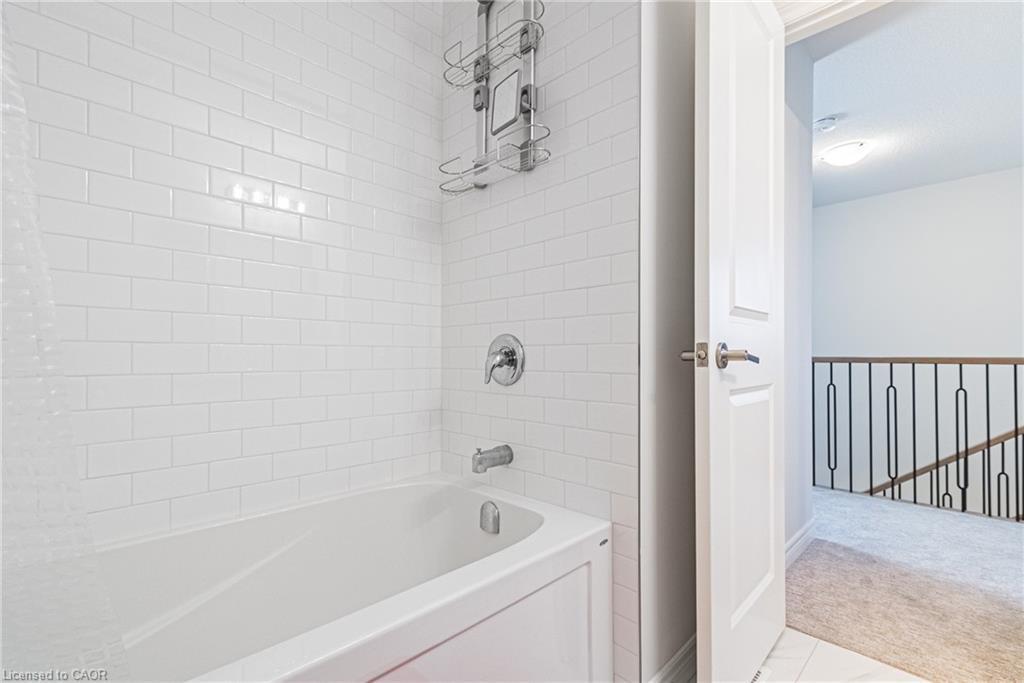 21 Zoe Lane, Binbrook, ON - Indoor Photo Showing Bathroom