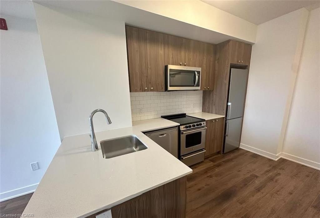 210-312 Erb Street W, Waterloo, ON - Indoor Photo Showing Kitchen With Upgraded Kitchen