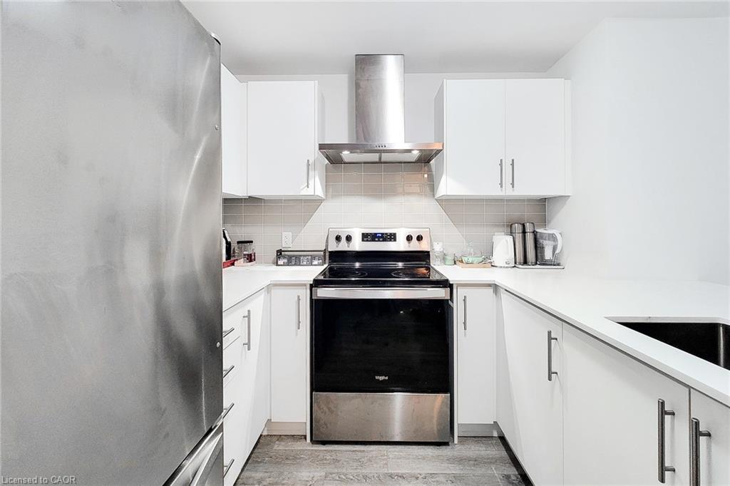 217-1 Redfern Avenue, Hamilton, ON - Indoor Photo Showing Kitchen