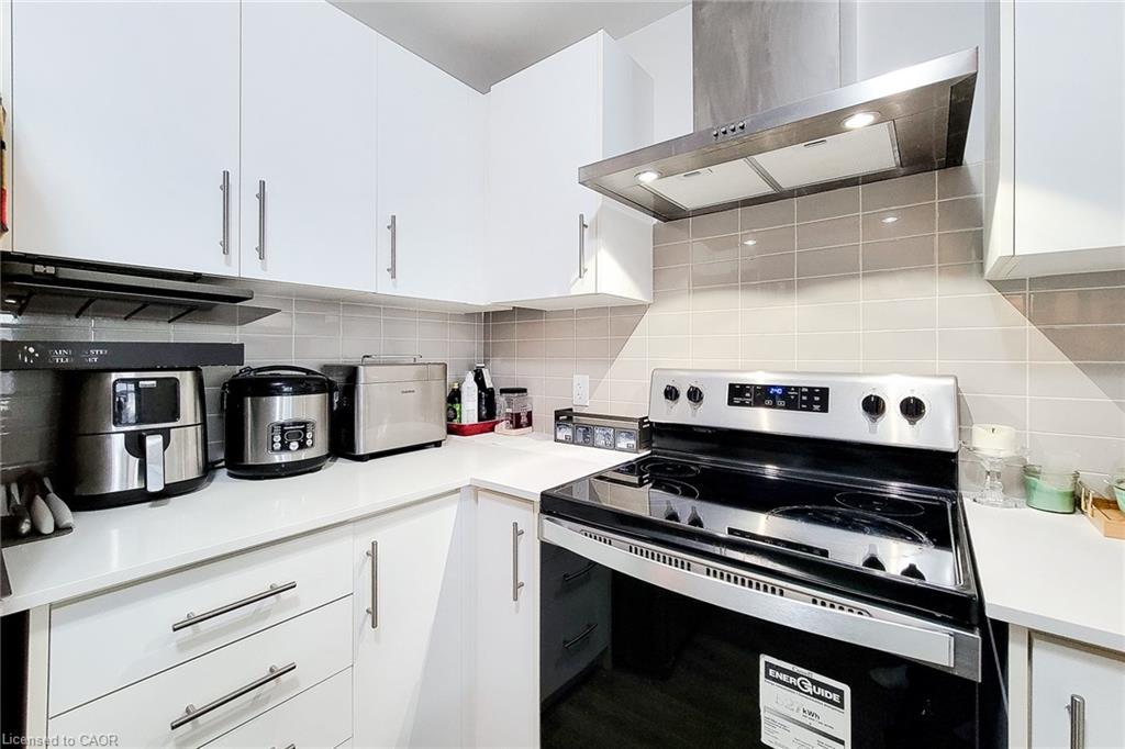 217-1 Redfern Avenue, Hamilton, ON - Indoor Photo Showing Kitchen