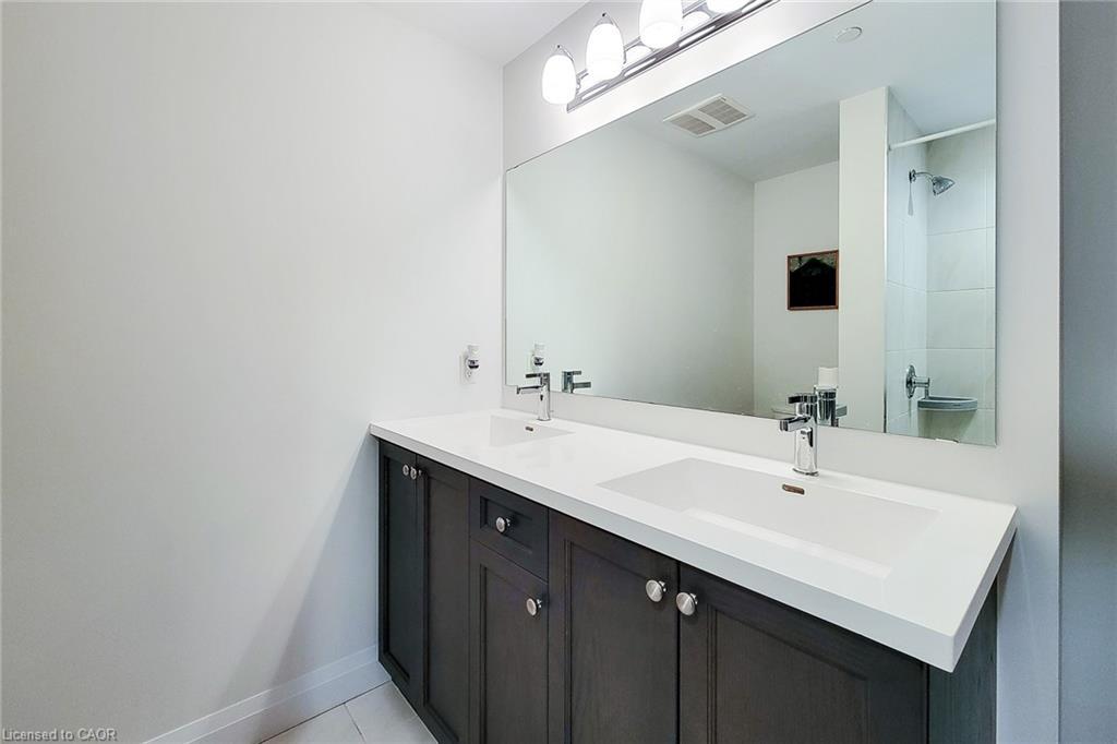 217-1 Redfern Avenue, Hamilton, ON - Indoor Photo Showing Bathroom