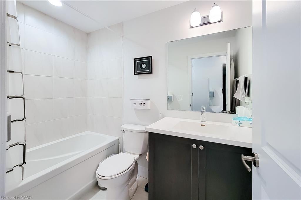 217-1 Redfern Avenue, Hamilton, ON - Indoor Photo Showing Bathroom