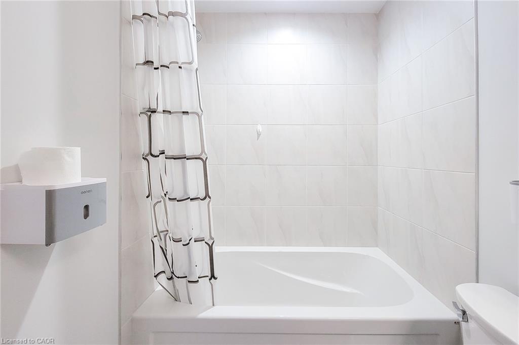 217-1 Redfern Avenue, Hamilton, ON - Indoor Photo Showing Bathroom