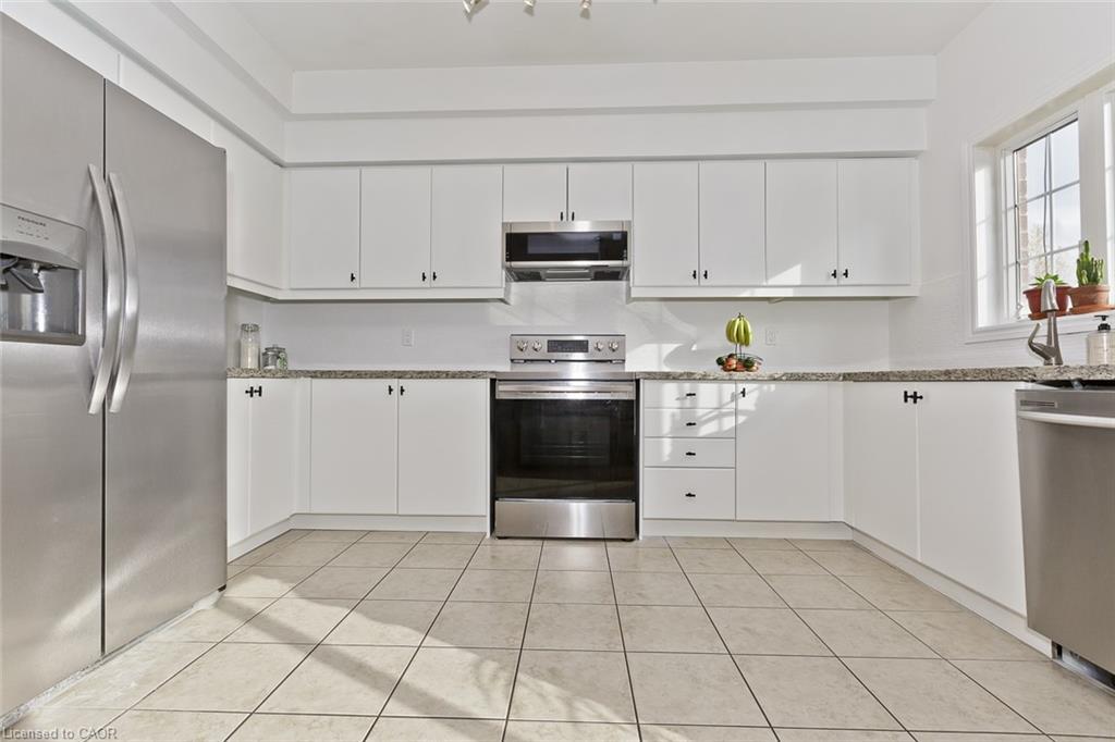 355 Hobbs Crescent, Milton, ON - Indoor Photo Showing Kitchen