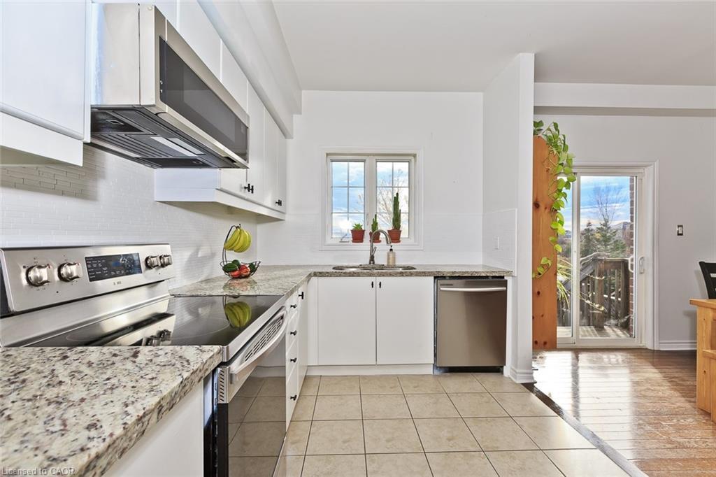 355 Hobbs Crescent, Milton, ON - Indoor Photo Showing Kitchen With Upgraded Kitchen