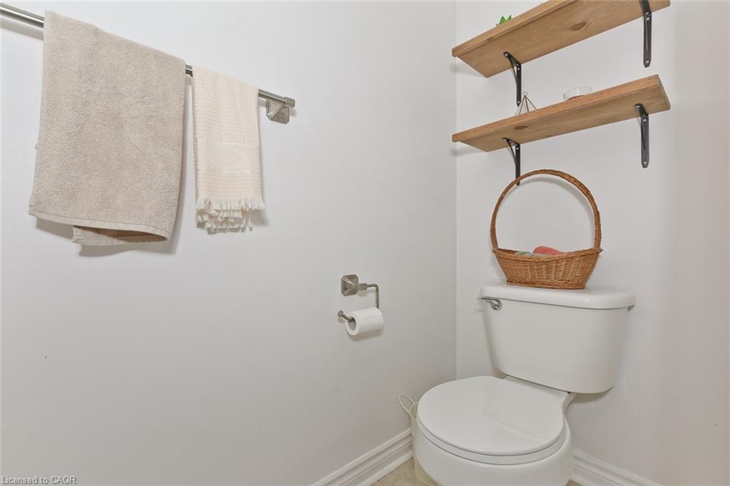 355 Hobbs Crescent, Milton, ON - Indoor Photo Showing Bathroom