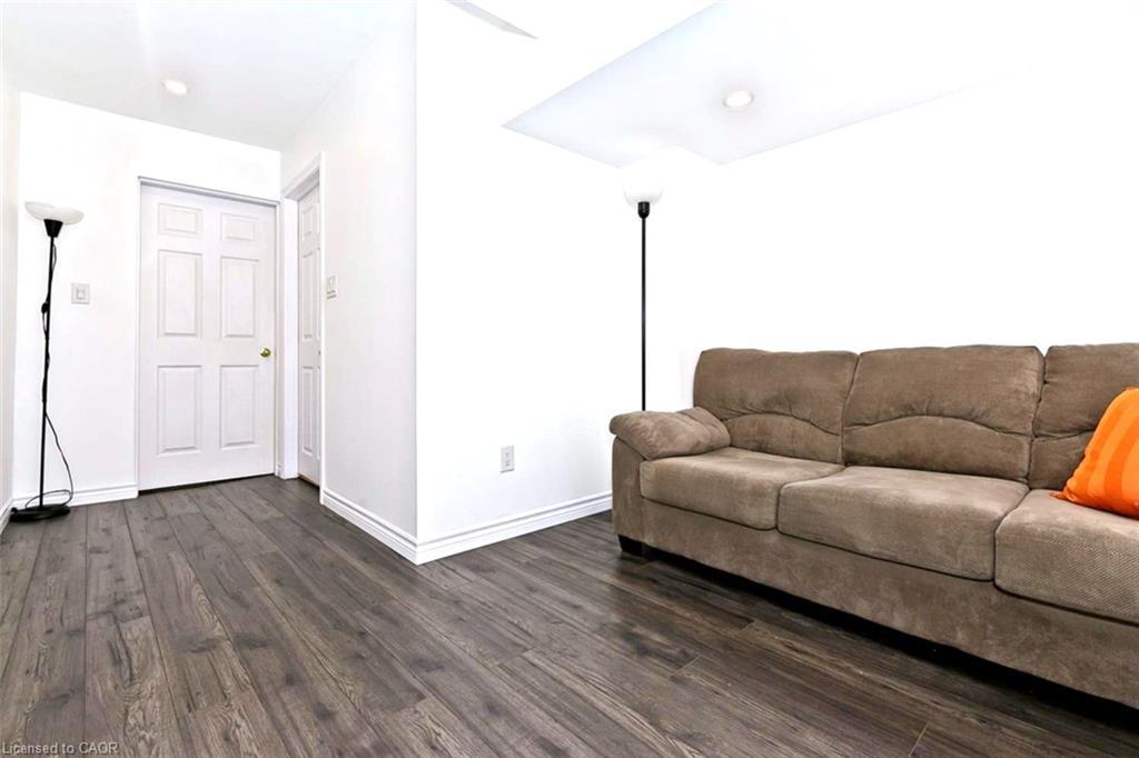 355 Hobbs Crescent, Milton, ON - Indoor Photo Showing Living Room