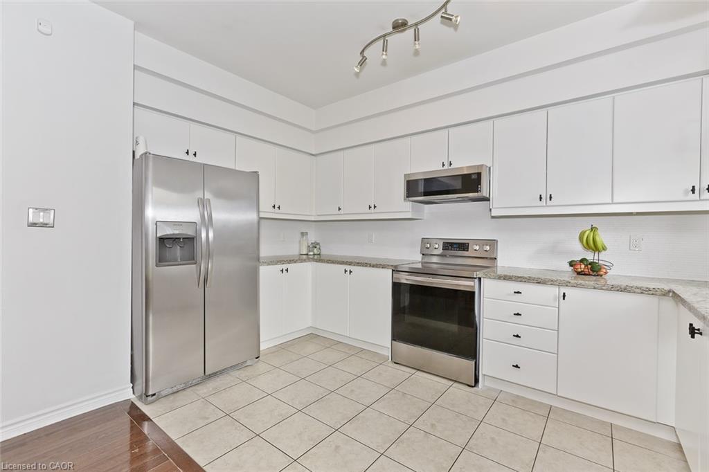 355 Hobbs Crescent, Milton, ON - Indoor Photo Showing Kitchen