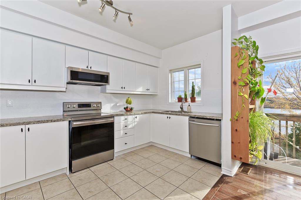 355 Hobbs Crescent, Milton, ON - Indoor Photo Showing Kitchen
