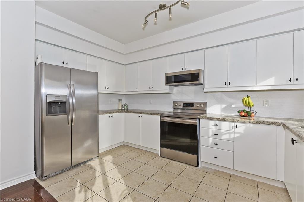 355 Hobbs Crescent, Milton, ON - Indoor Photo Showing Kitchen
