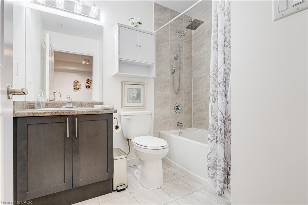 123-101 Shoreview Place, Stoney Creek, ON - Indoor Photo Showing Bathroom
