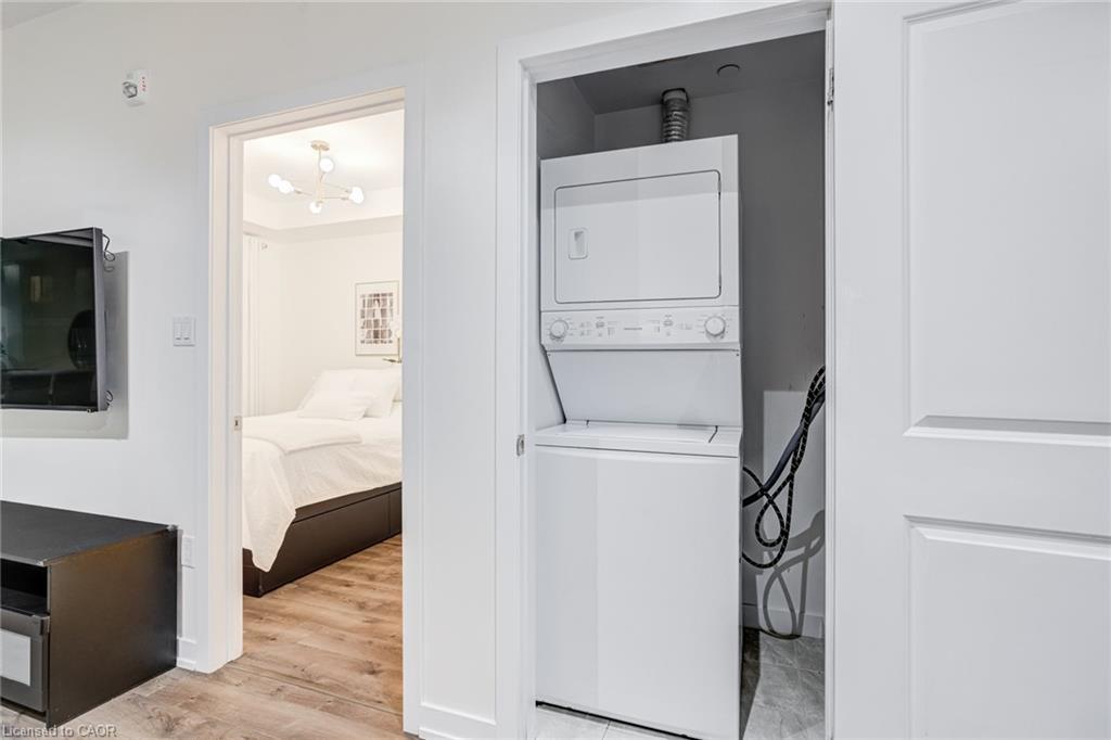 123-101 Shoreview Place, Stoney Creek, ON - Indoor Photo Showing Laundry Room