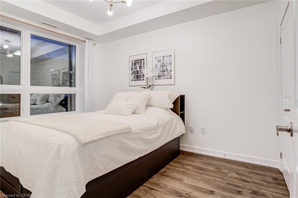 123-101 Shoreview Place, Stoney Creek, ON - Indoor Photo Showing Bedroom