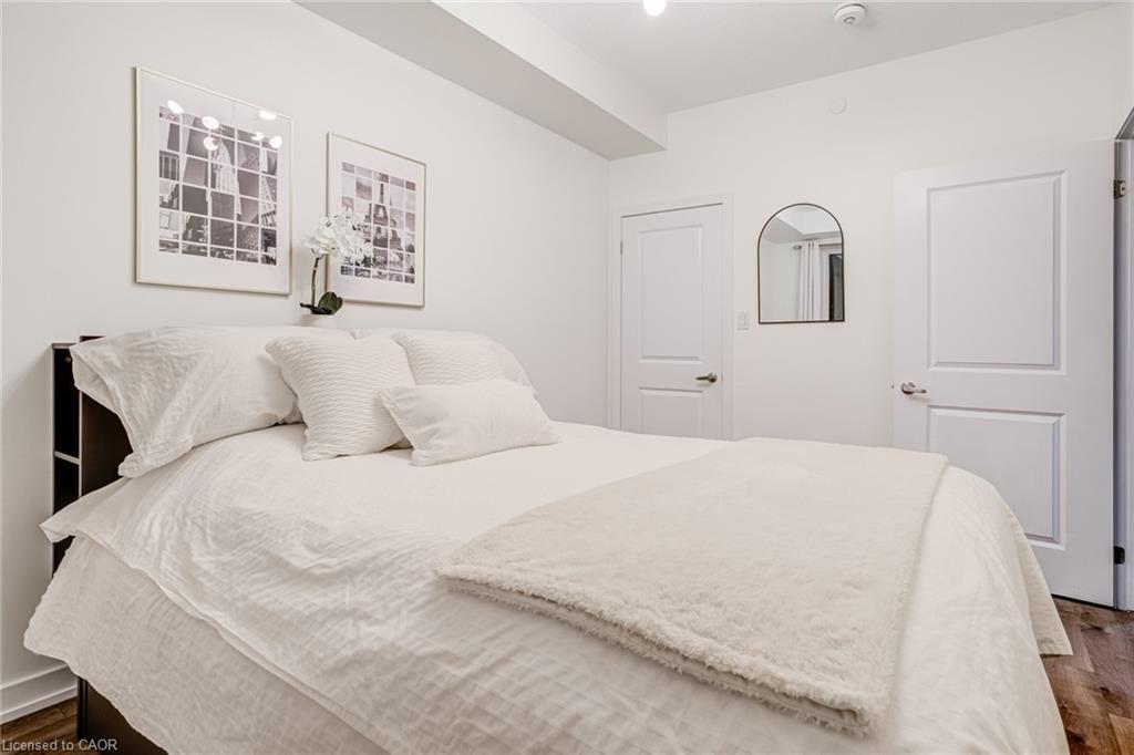 123-101 Shoreview Place, Stoney Creek, ON - Indoor Photo Showing Bedroom