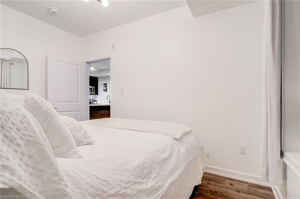 123-101 Shoreview Place, Stoney Creek, ON - Indoor Photo Showing Bedroom