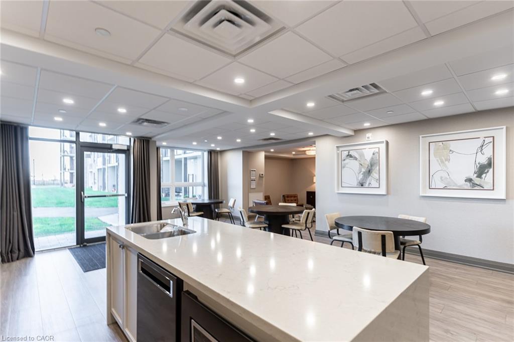 123-101 Shoreview Place, Stoney Creek, ON - Indoor Photo Showing Kitchen With Double Sink