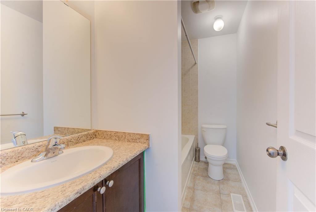 82 Trowbridge Street, Breslau, ON - Indoor Photo Showing Bathroom