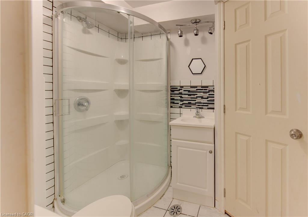 82 Trowbridge Street, Breslau, ON - Indoor Photo Showing Bathroom