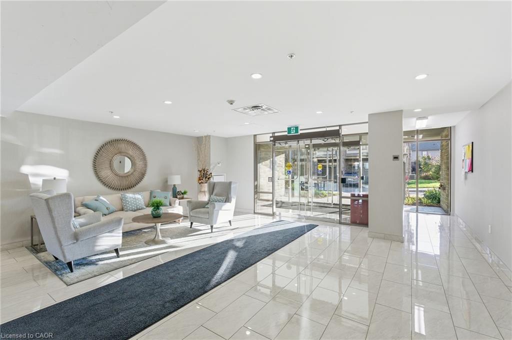 228-35 Southshore Crescent, Stoney Creek, ON - Indoor Photo Showing Other Room