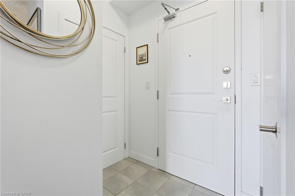 228-35 Southshore Crescent, Stoney Creek, ON - Indoor Photo Showing Other Room