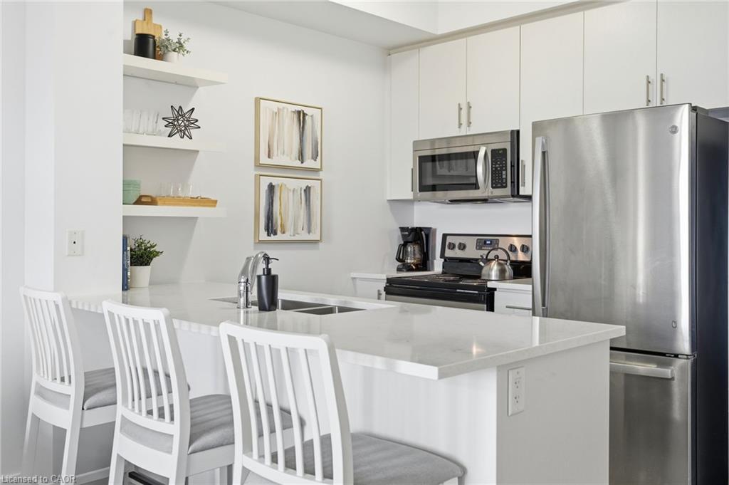 228-35 Southshore Crescent, Stoney Creek, ON - Indoor Photo Showing Kitchen With Upgraded Kitchen