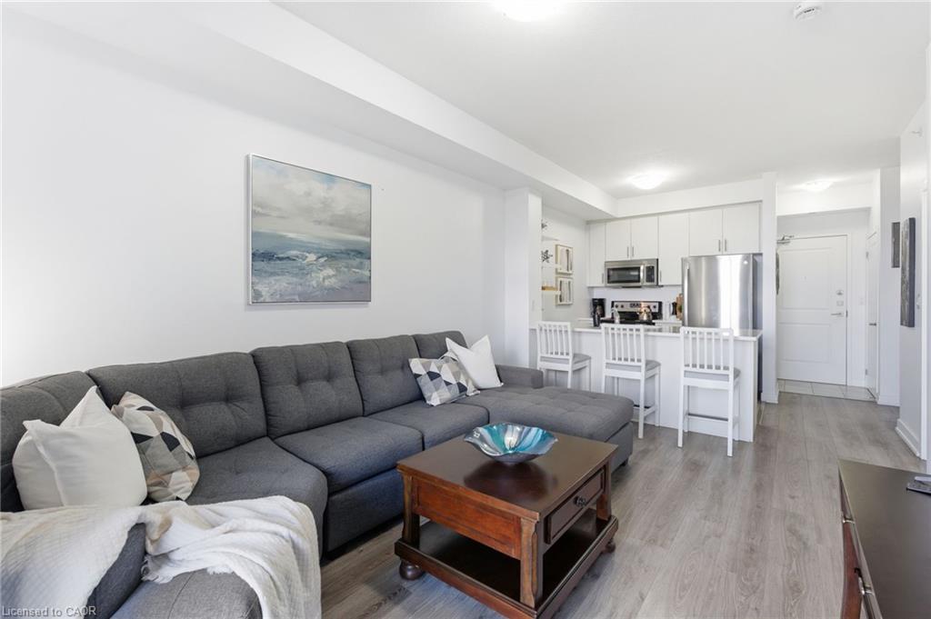 228-35 Southshore Crescent, Stoney Creek, ON - Indoor Photo Showing Living Room