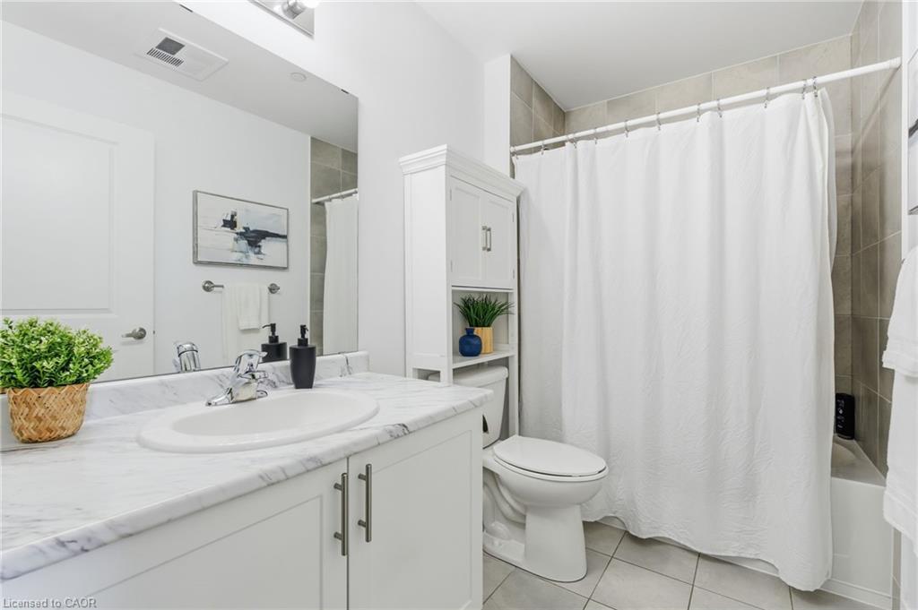 228-35 Southshore Crescent, Stoney Creek, ON - Indoor Photo Showing Bathroom