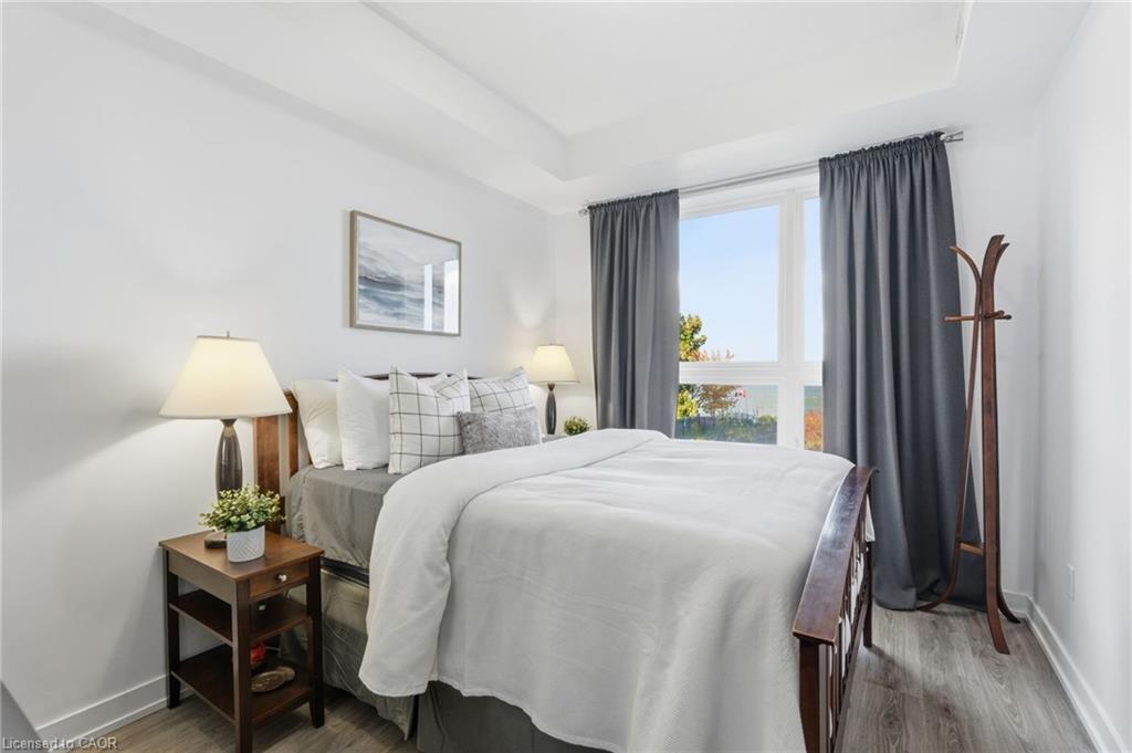 228-35 Southshore Crescent, Stoney Creek, ON - Indoor Photo Showing Bedroom