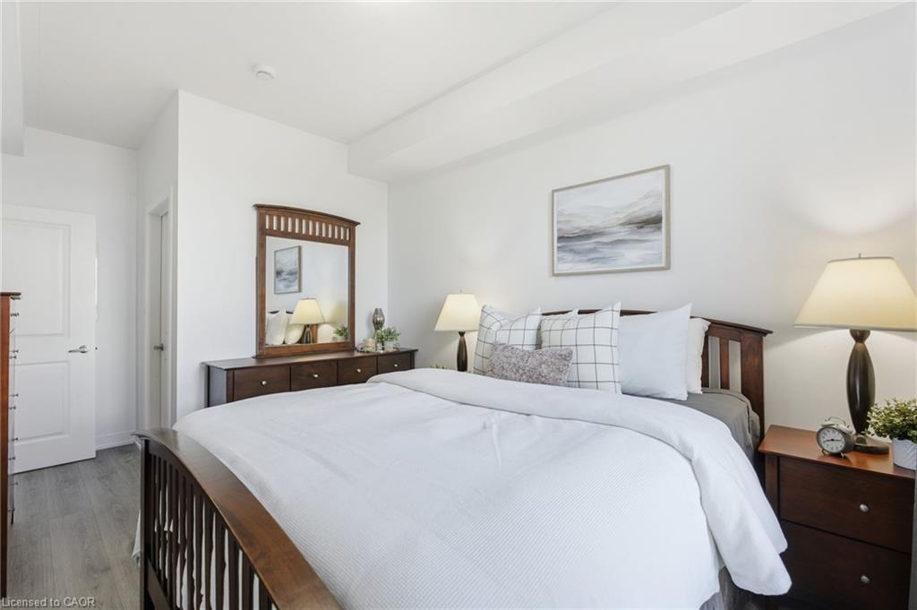 228-35 Southshore Crescent, Stoney Creek, ON - Indoor Photo Showing Bedroom