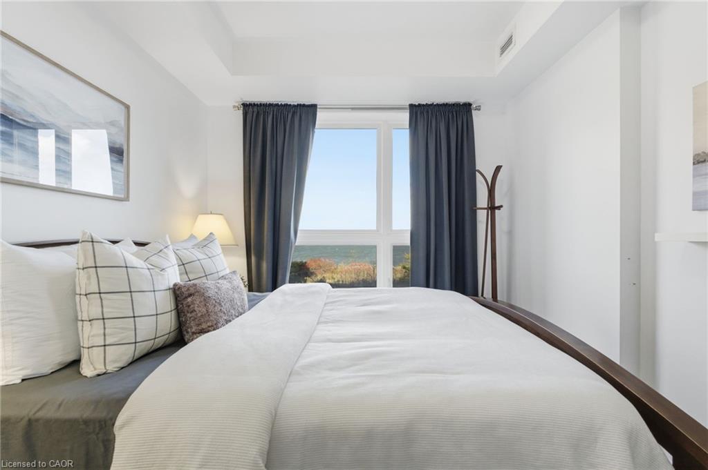 228-35 Southshore Crescent, Stoney Creek, ON - Indoor Photo Showing Bedroom