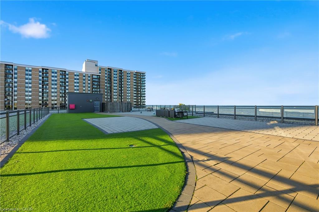 228-35 Southshore Crescent, Stoney Creek, ON - Outdoor