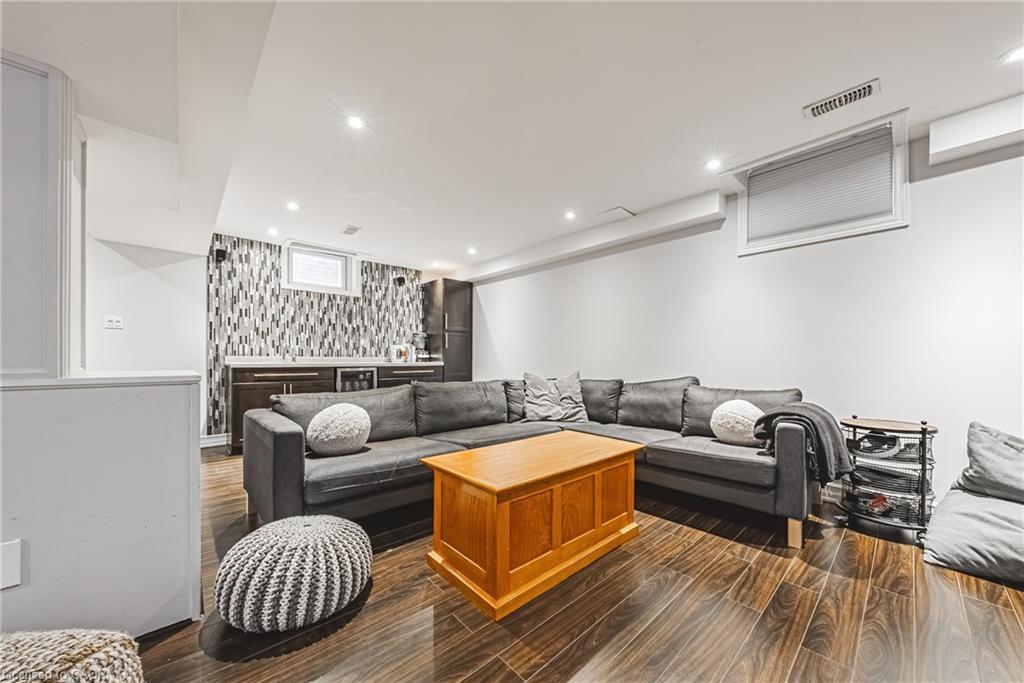 8 Matteo Trail, Hamilton, ON - Indoor Photo Showing Living Room