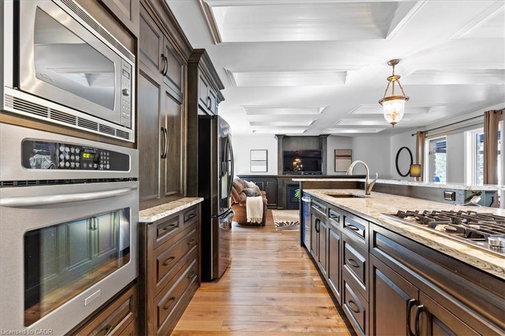 20 Grandy Lane, Cambridge, ON - Indoor Photo Showing Kitchen With Upgraded Kitchen