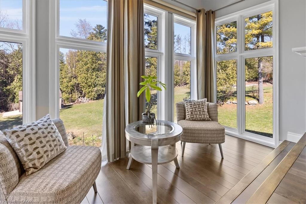 20 Grandy Lane, Cambridge, ON - Indoor Photo Showing Living Room