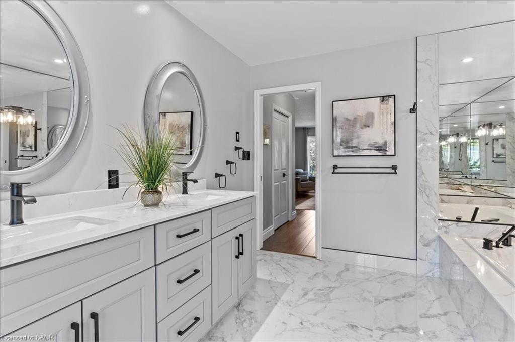 20 Grandy Lane, Cambridge, ON - Indoor Photo Showing Bathroom