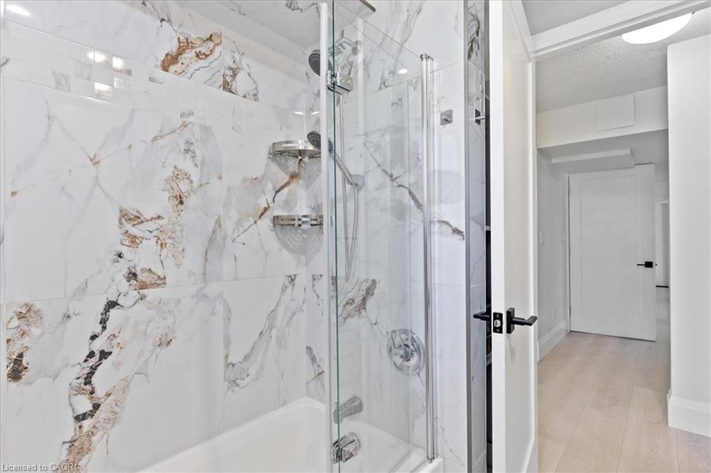 20 Grandy Lane, Cambridge, ON - Indoor Photo Showing Bathroom