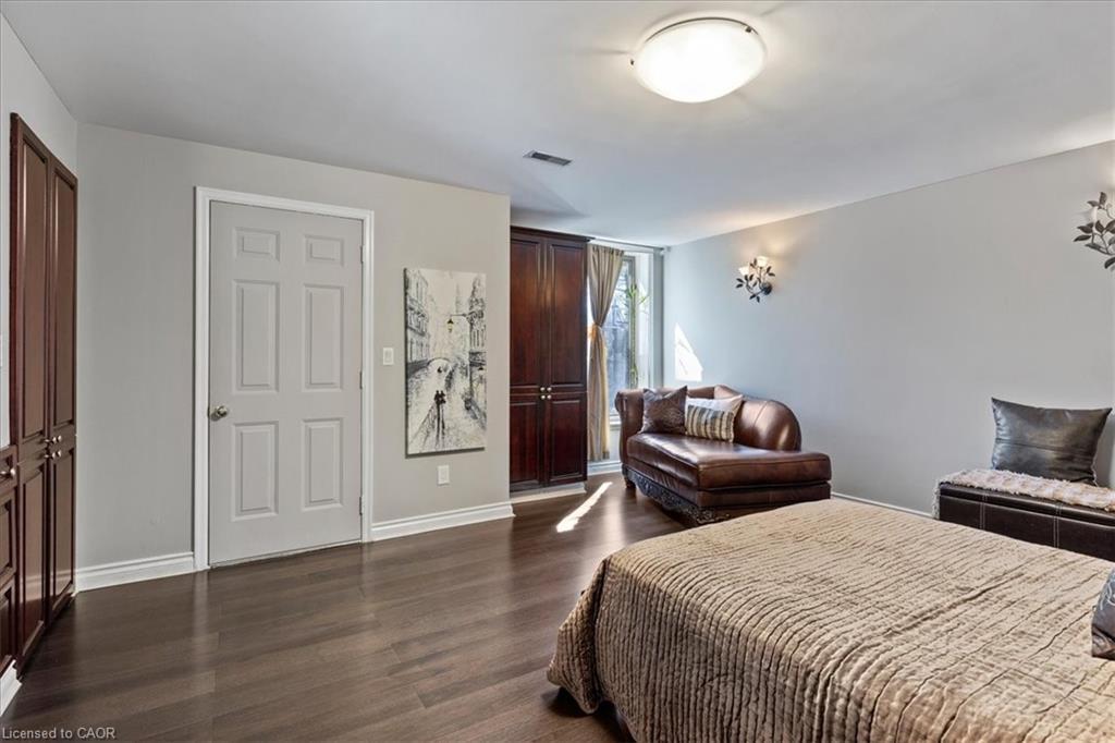 20 Grandy Lane, Cambridge, ON - Indoor Photo Showing Bedroom