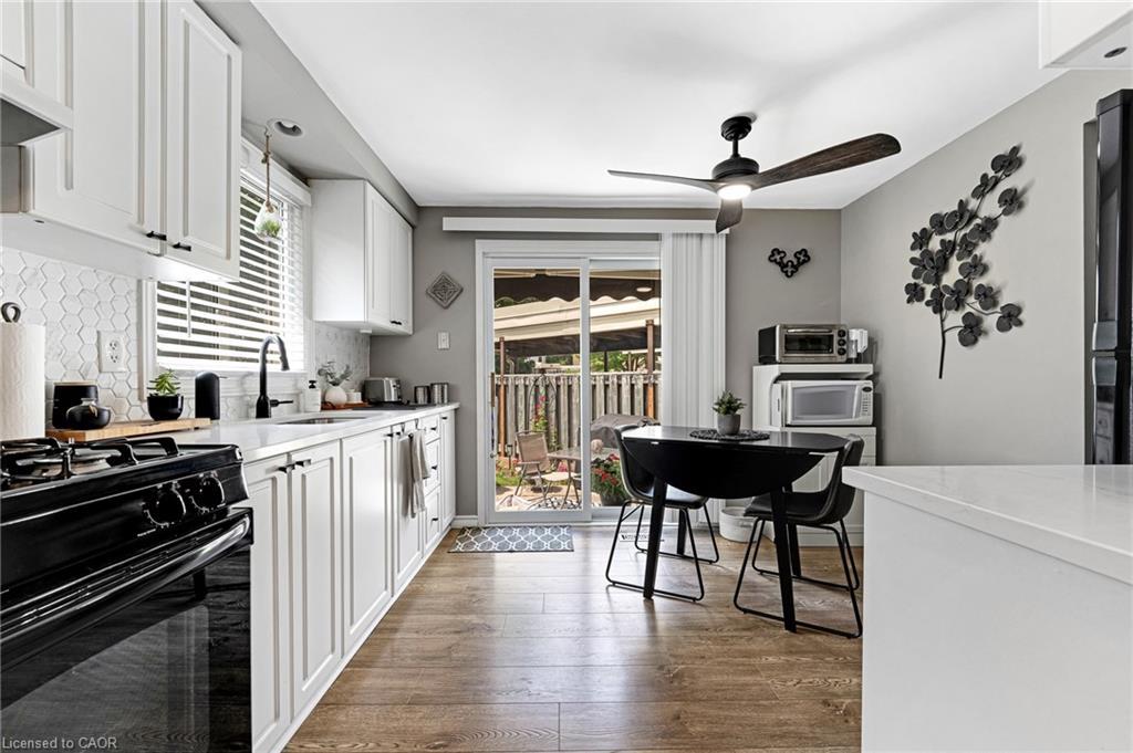 15-415 Morgan Avenue, Kitchener, ON - Indoor Photo Showing Kitchen